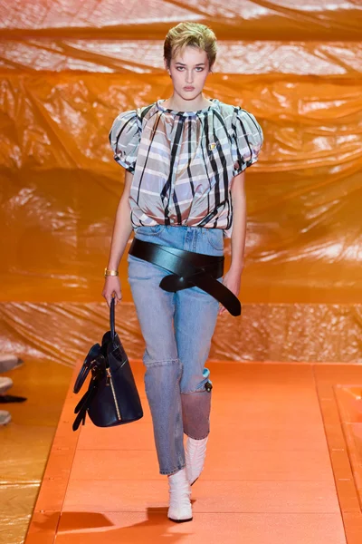 Look 14